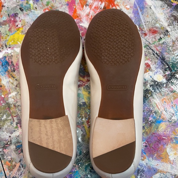 COACH Leona Cream Flats with gold hardware 6B - Picture 6 of 8